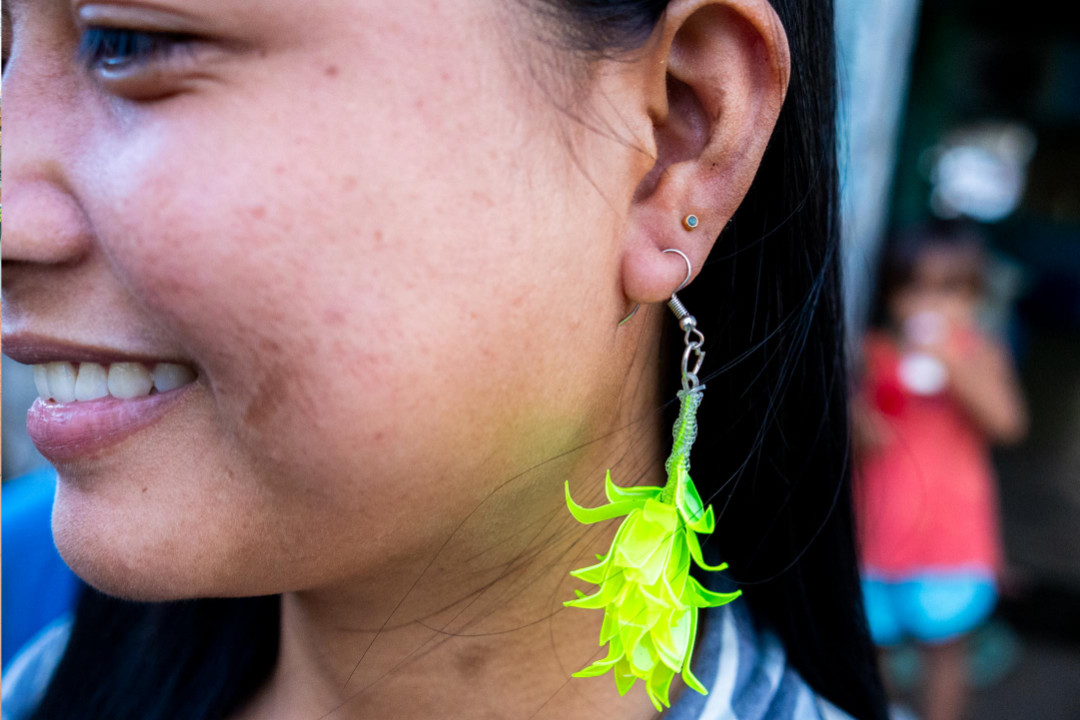 シーアートイヤリング エコプロジェクトで作った黄色のイヤリング